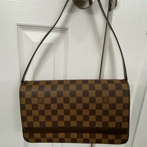 Louis Vuitton Shoulder Bag!